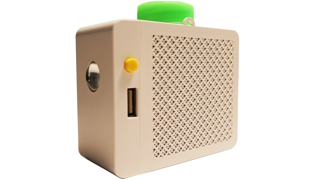 How To Light Your Home with Just A Spoon of Salt: The Science of Saltwater-Powered Electric Torch